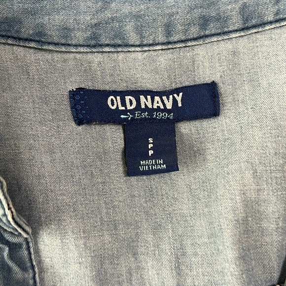 Old Navy chambray top - Picture 2 of 2